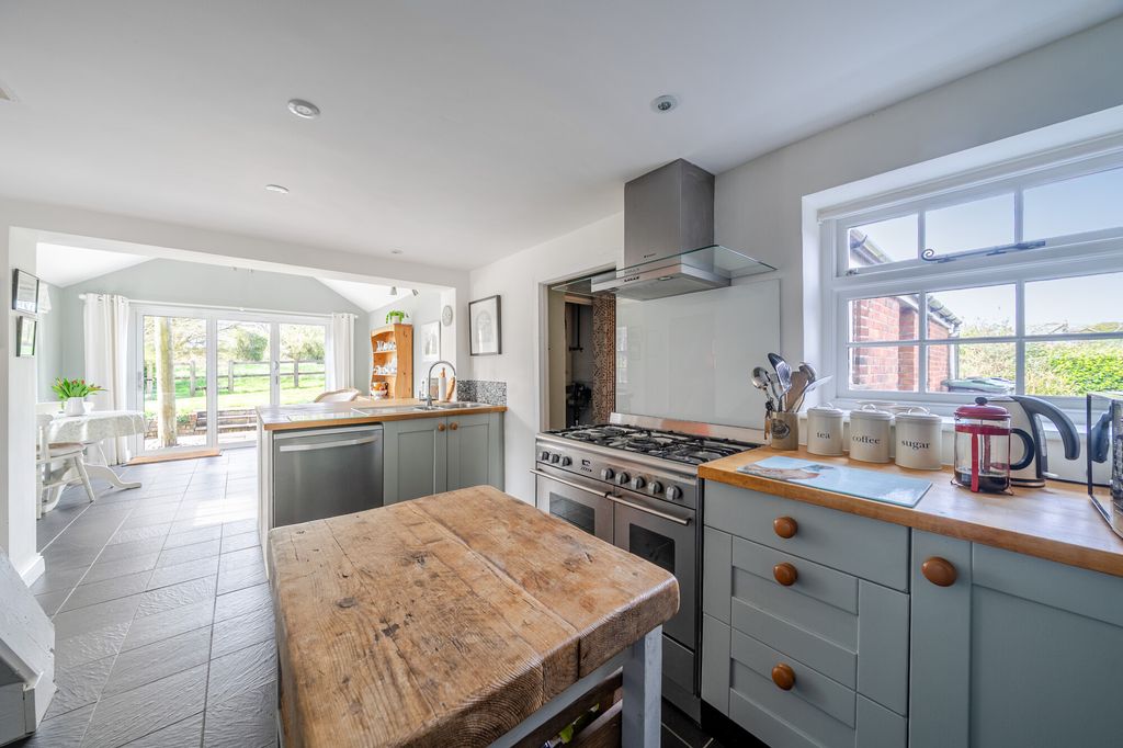 Property photo 3 of 16