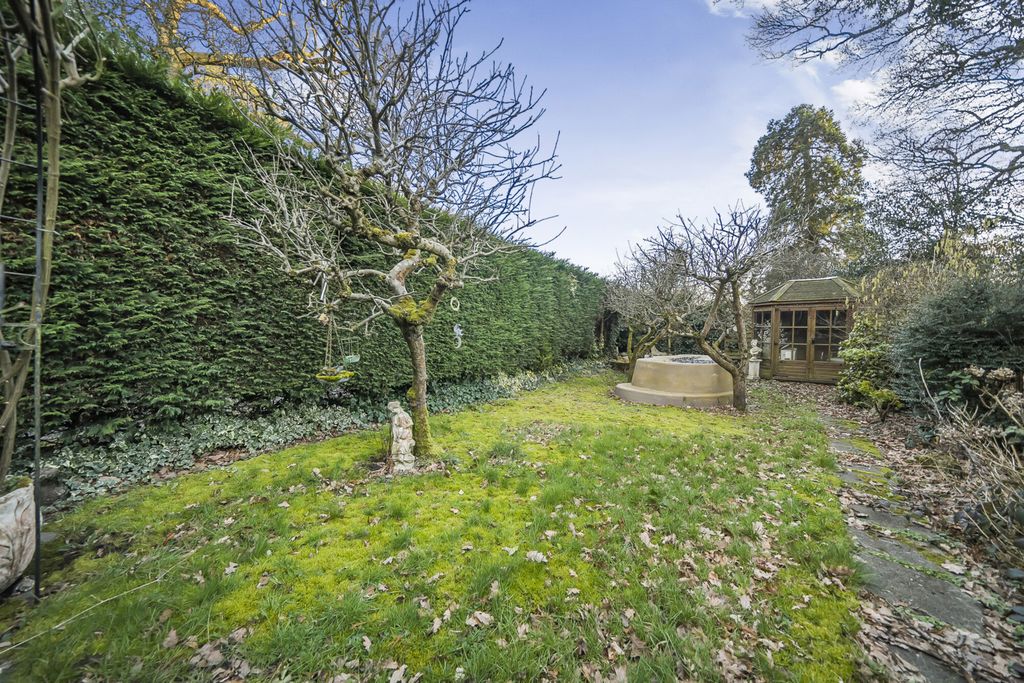 Property photo 2 of 19 Garden