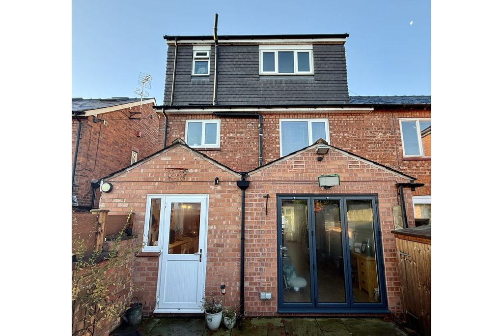 Property photo 2 of 27