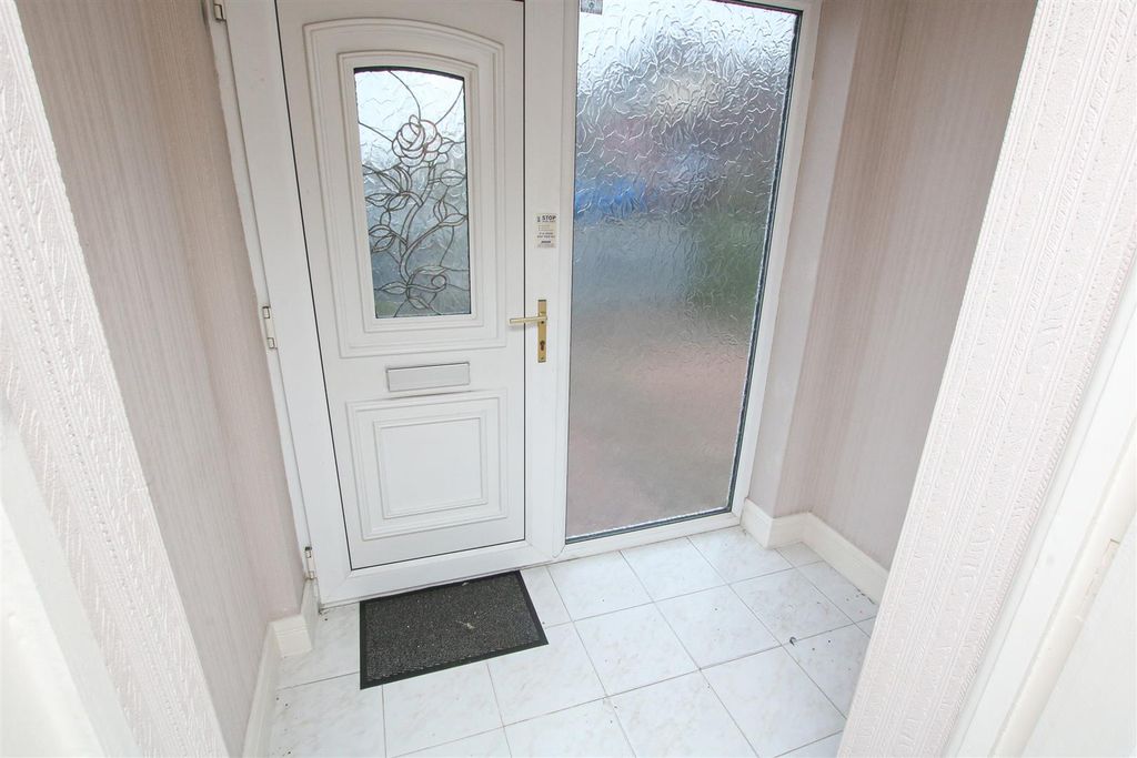 Property photo 2 of 16 Entrance Porch