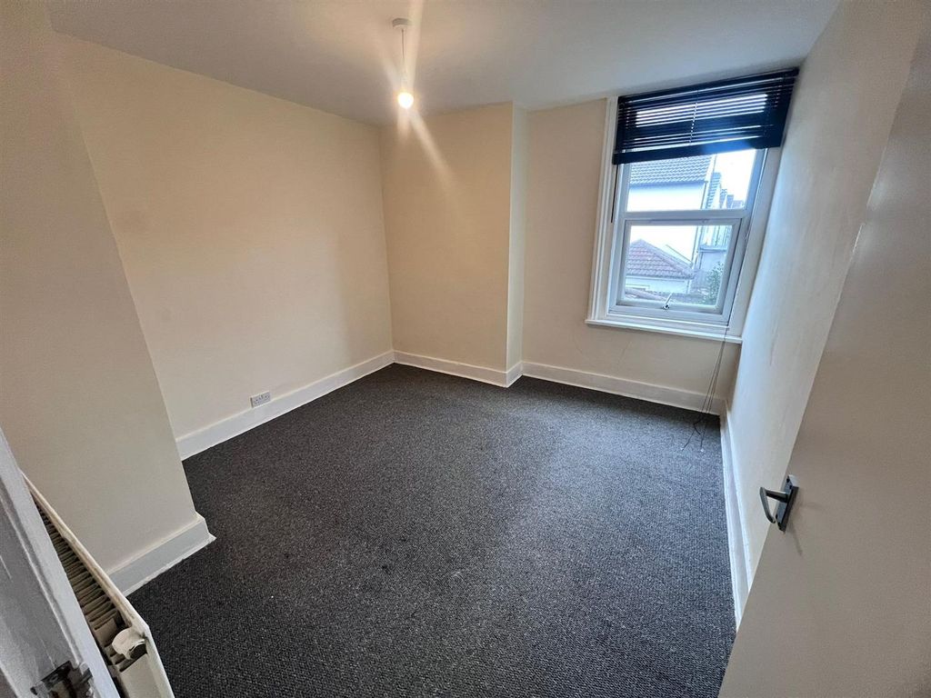 Property photo 2 of 6 Bedroom 1.Jpg