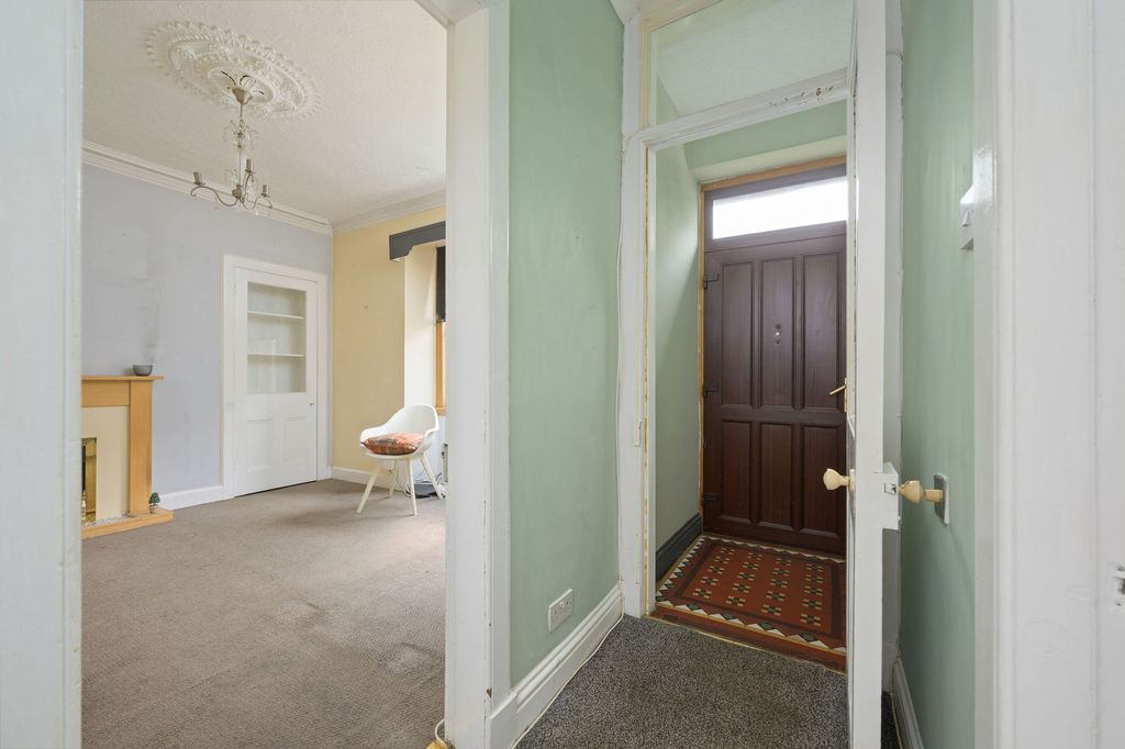Property photo 2 of 25