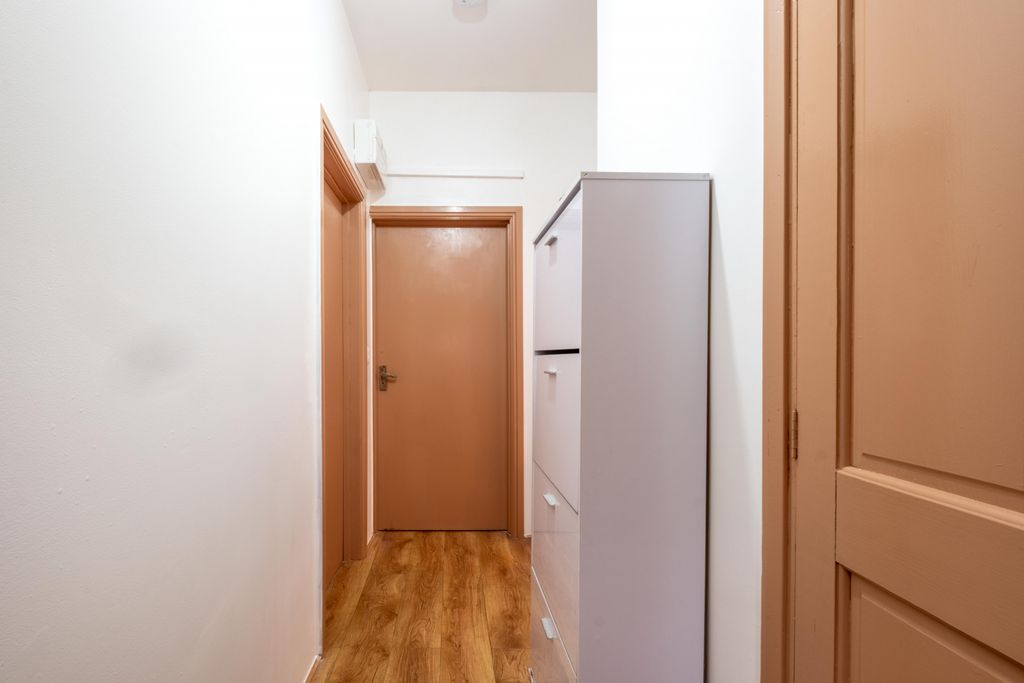 Property photo 3 of 10 Gallery