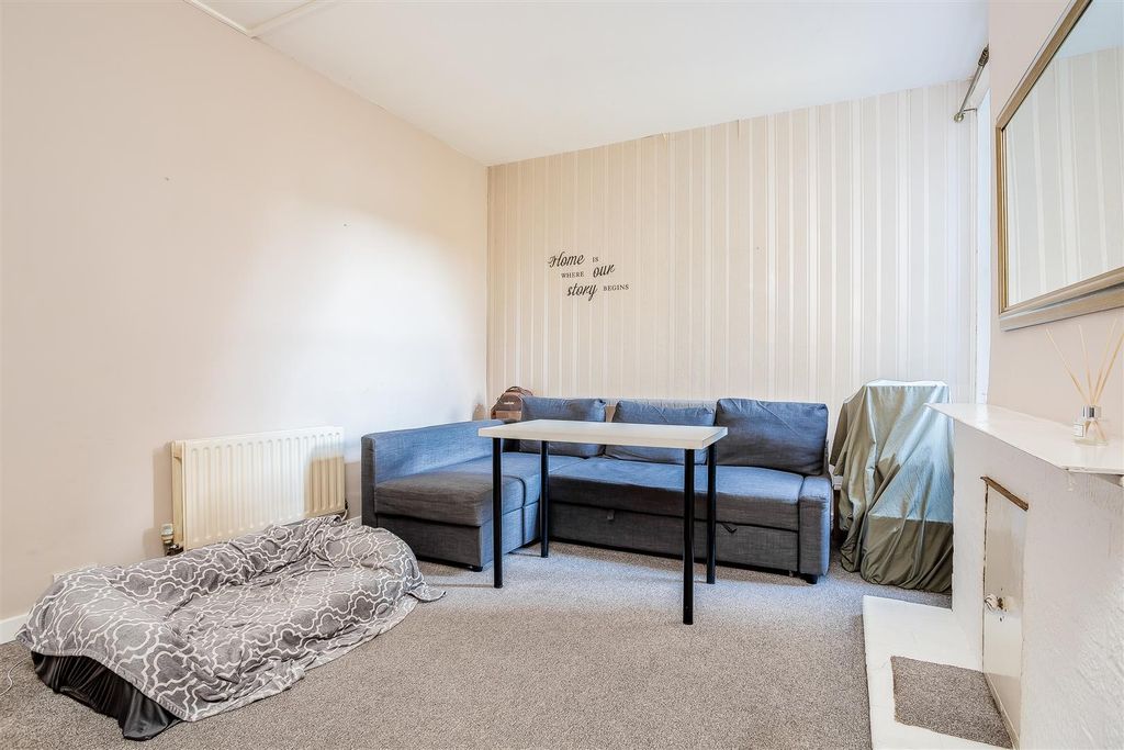 Property photo 2 of 8 Flat-Milton-Road-Croydon-104.Jpg