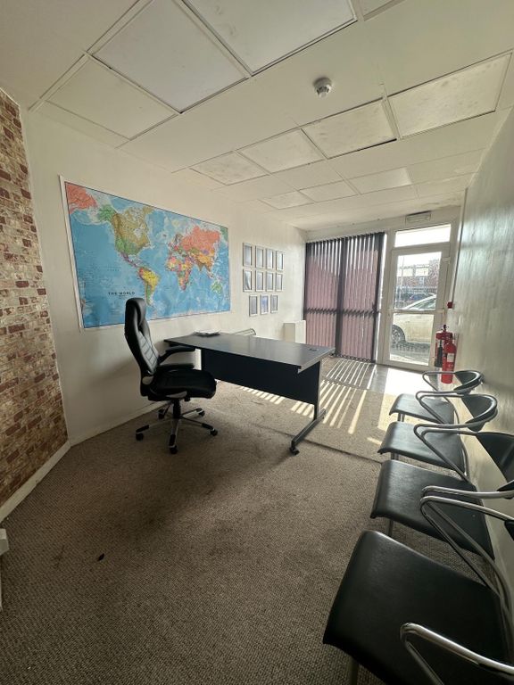Property photo 2 of 4 56866984-F24F-4002-Ab5B-16F165A594B0