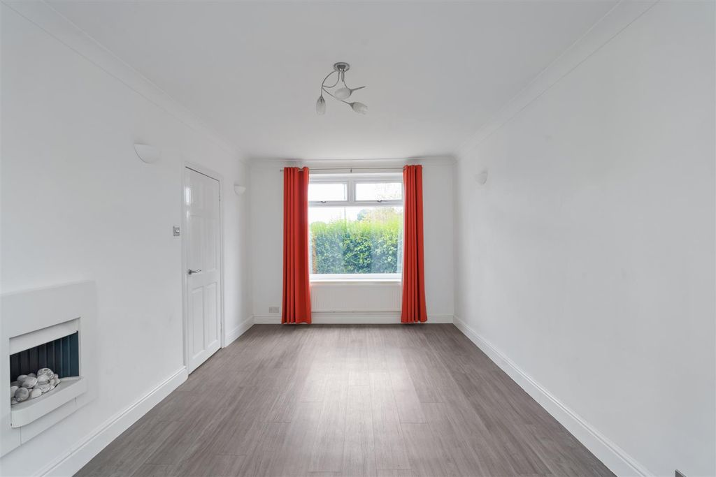 Property photo 3 of 15 1, Redlands Close Solihull_19.Jpg
