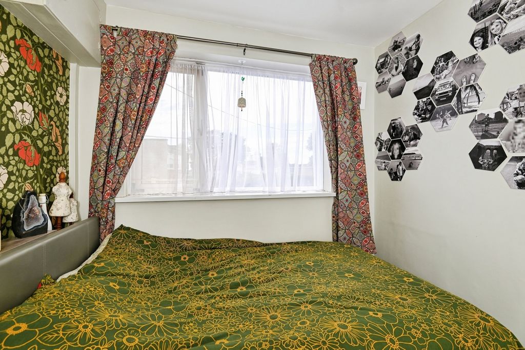 Property photo 3 of 6 Pbox-Img.Jpg