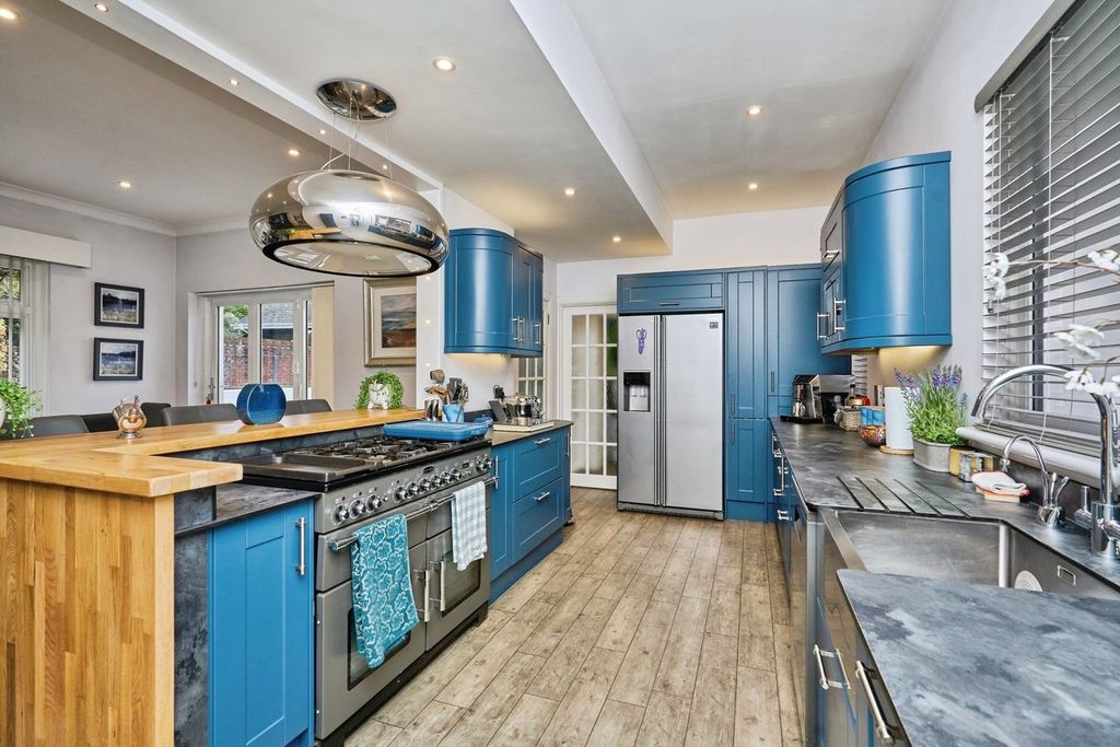 Property photo 2 of 24