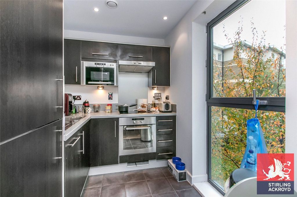 Property photo 2 of 9 Kitchen