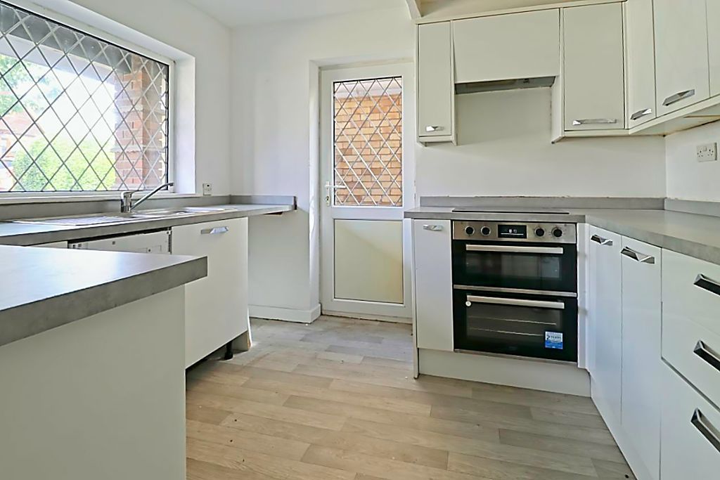 Property photo 3 of 23 Kitchen