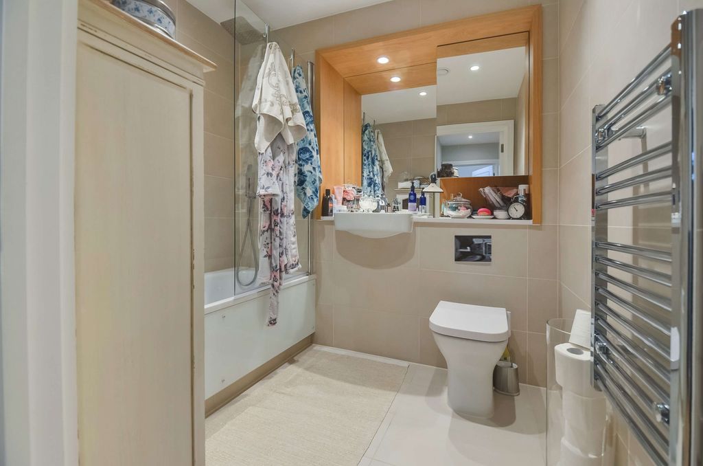 Property photo 3 of 20 Bathroom  (2).Jpg