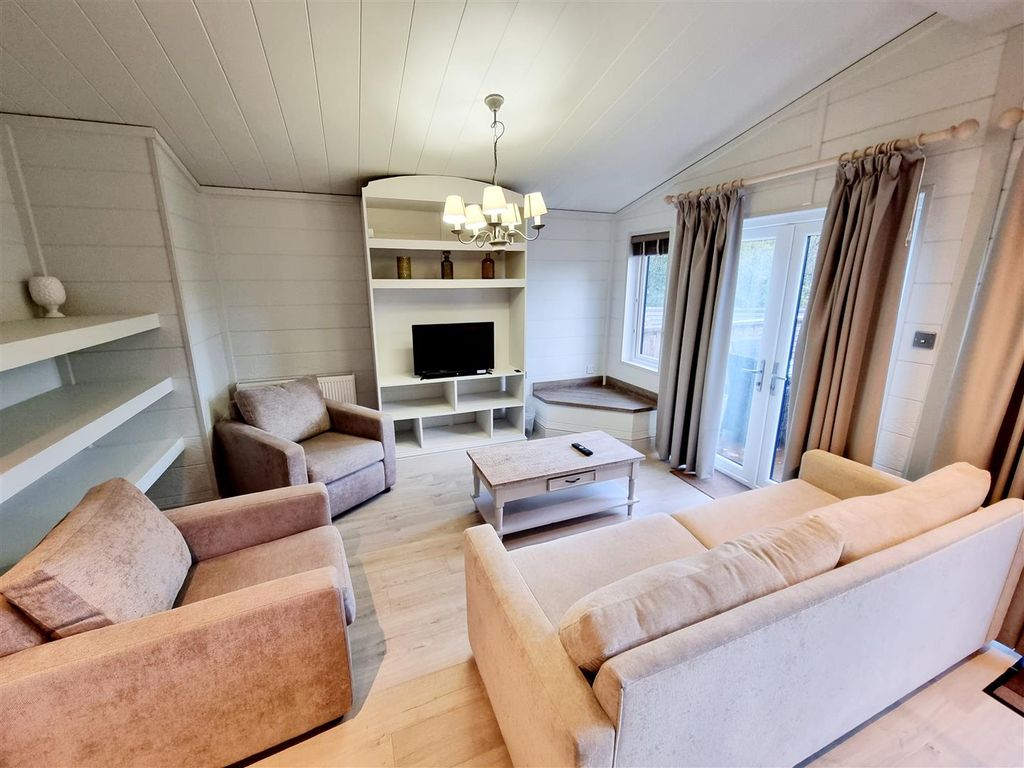 Property photo 3 of 9 Sitting Room