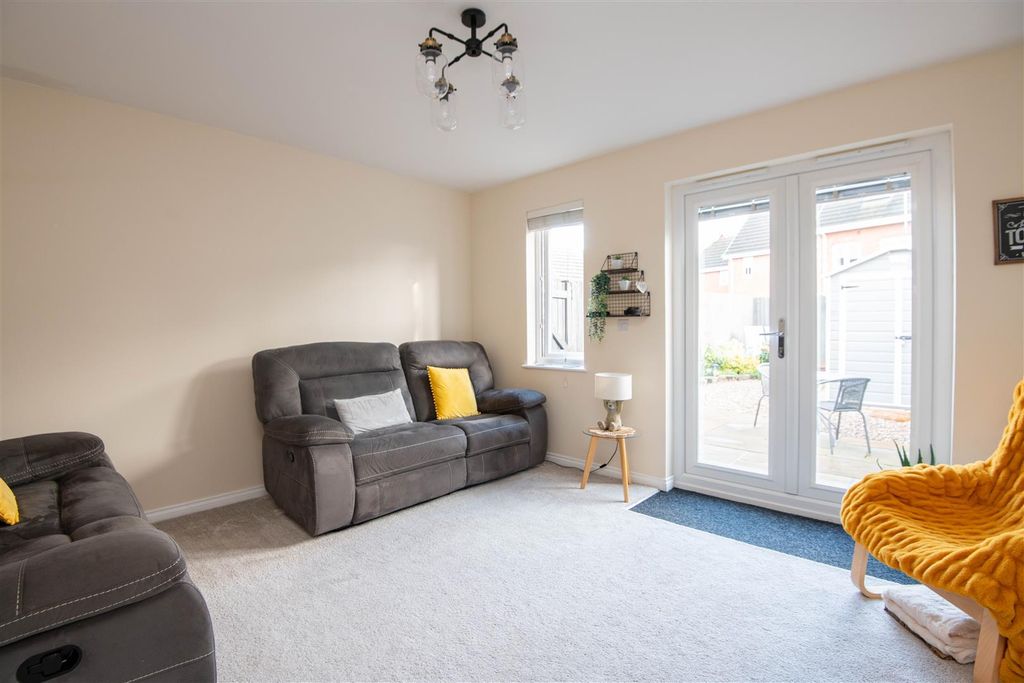 Property photo 2 of 14 Lounge