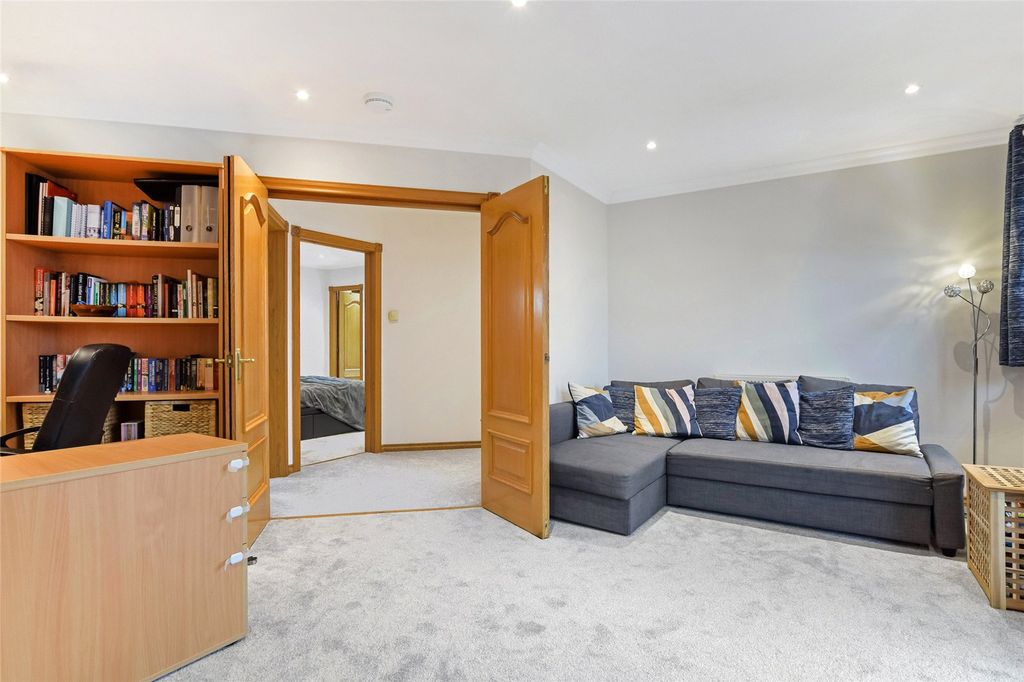 Property photo 3 of 21 Living Room