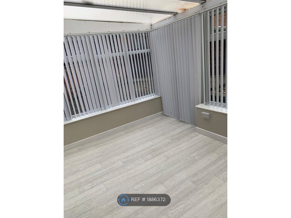 Property photo 3 of 12 Conservatory