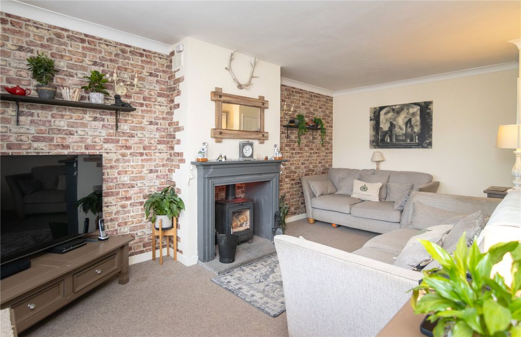 Property photo 2 of 23 Picture No. 16