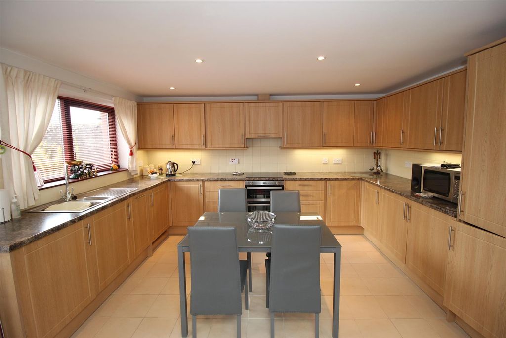 Property photo 3 of 9 3.Jpg