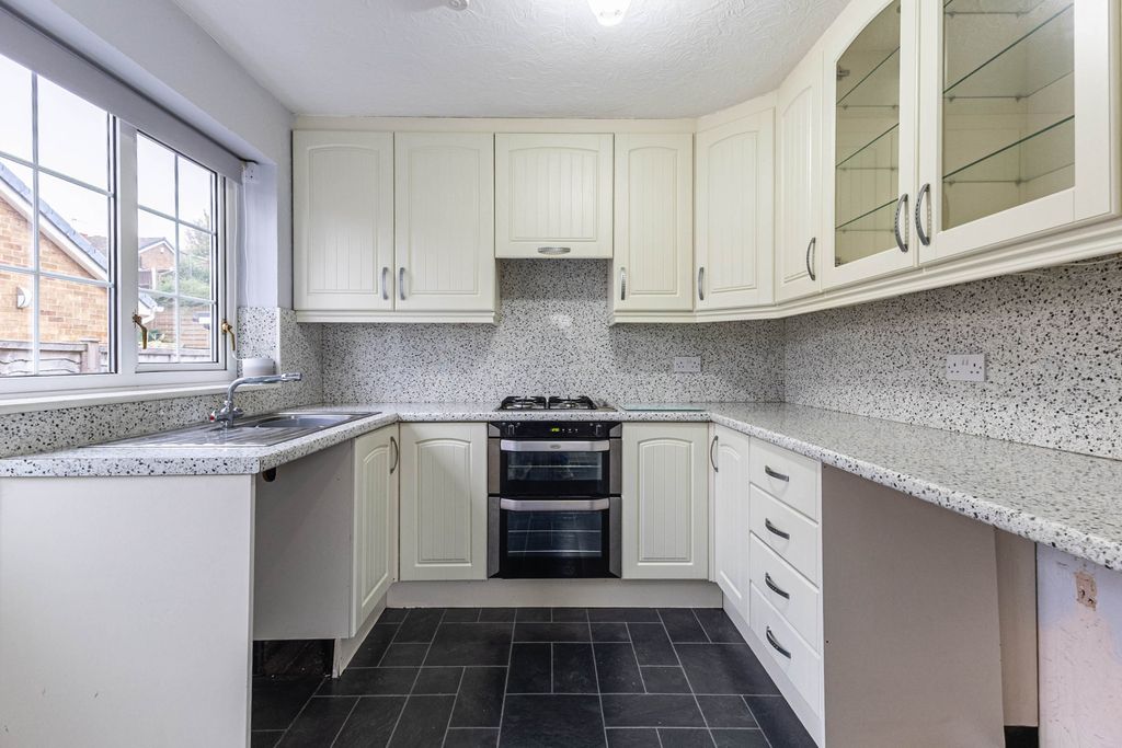 Property photo 2 of 14 Kitchen