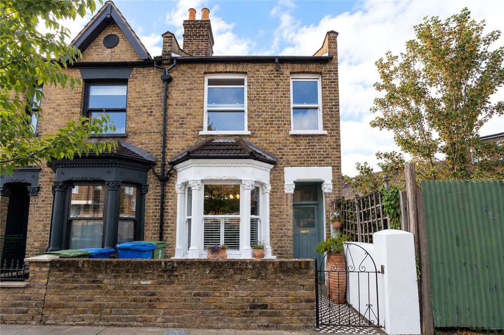 Property photo 1 of 16 External