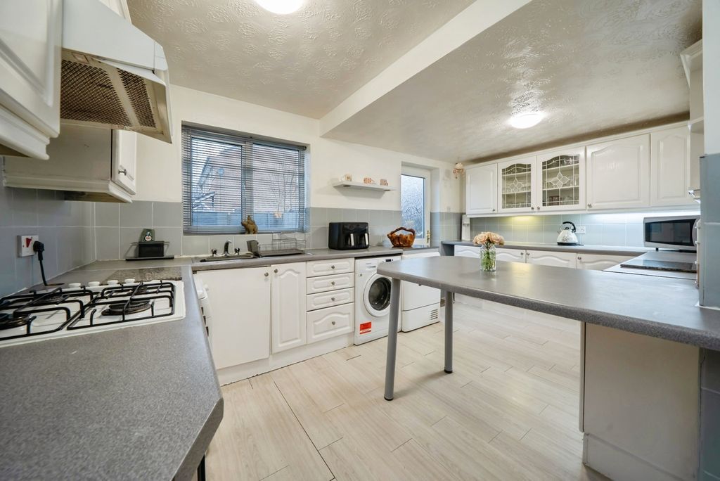 Property photo 3 of 16 Kitchen