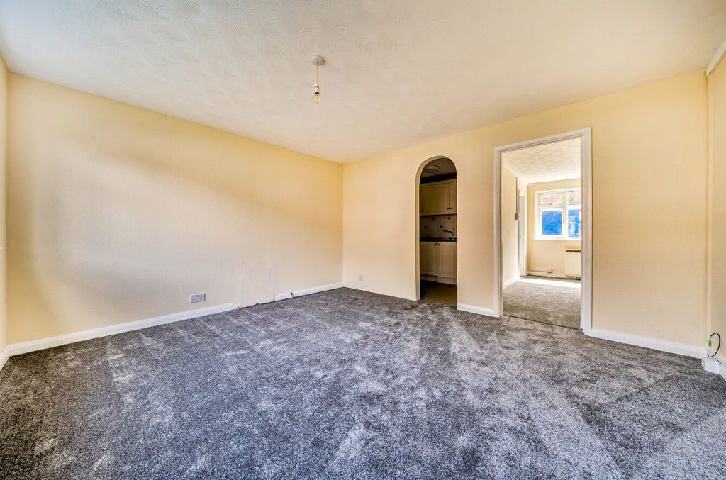 Property photo 2 of 10 1312275-18-684Fe4...