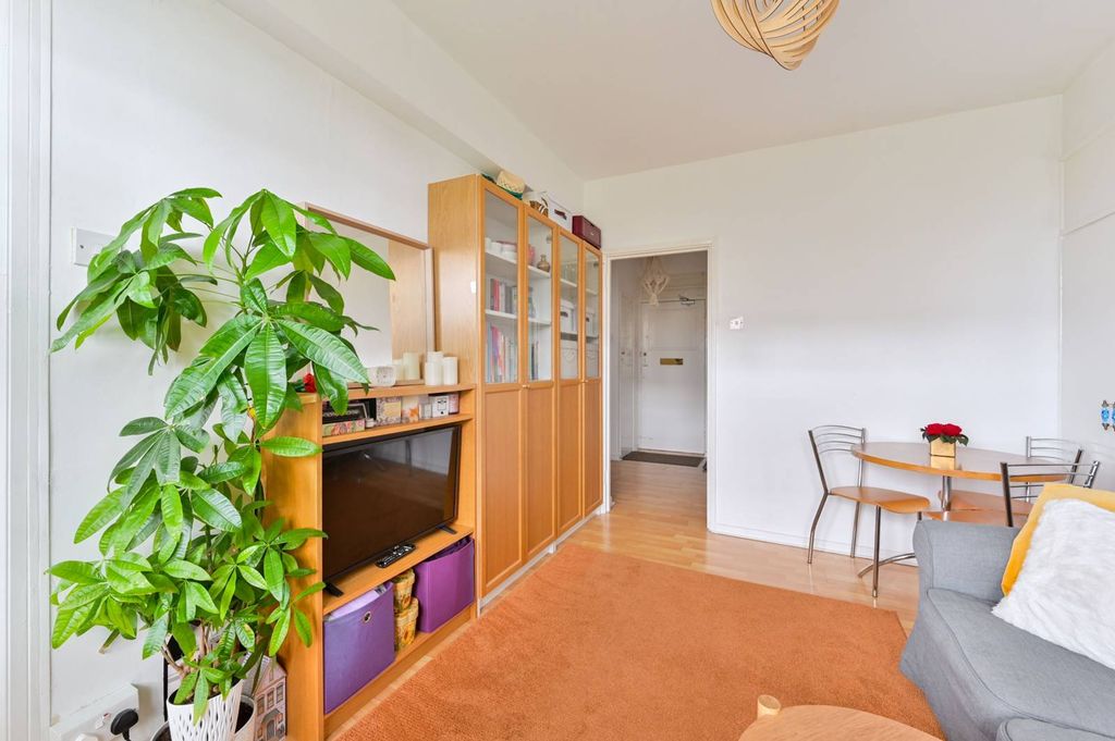 Property photo 3 of 7