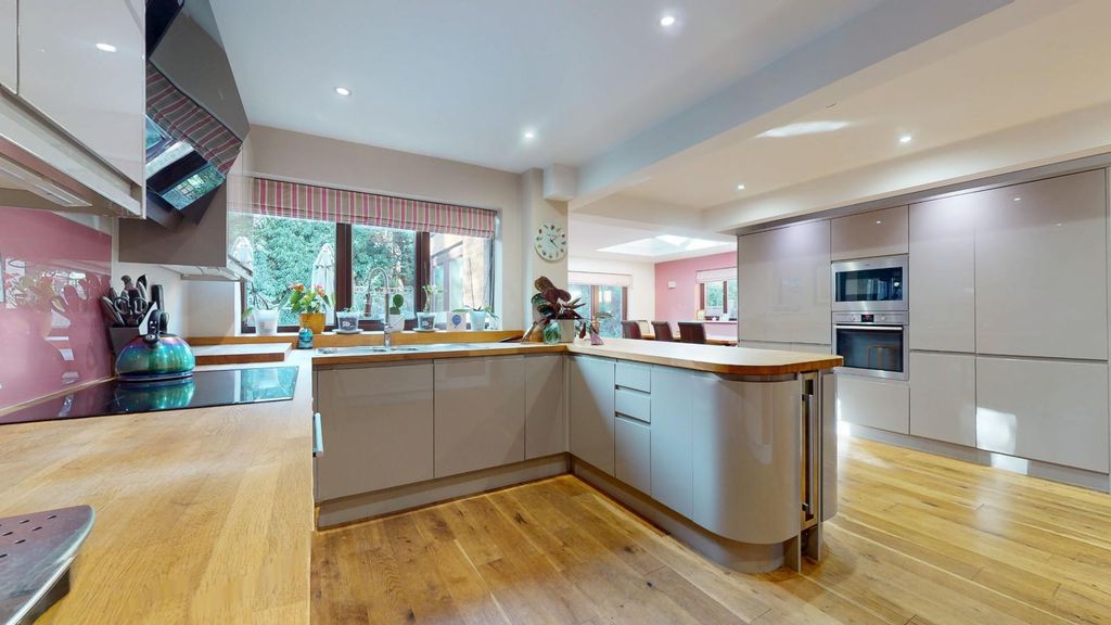 Property photo 3 of 20