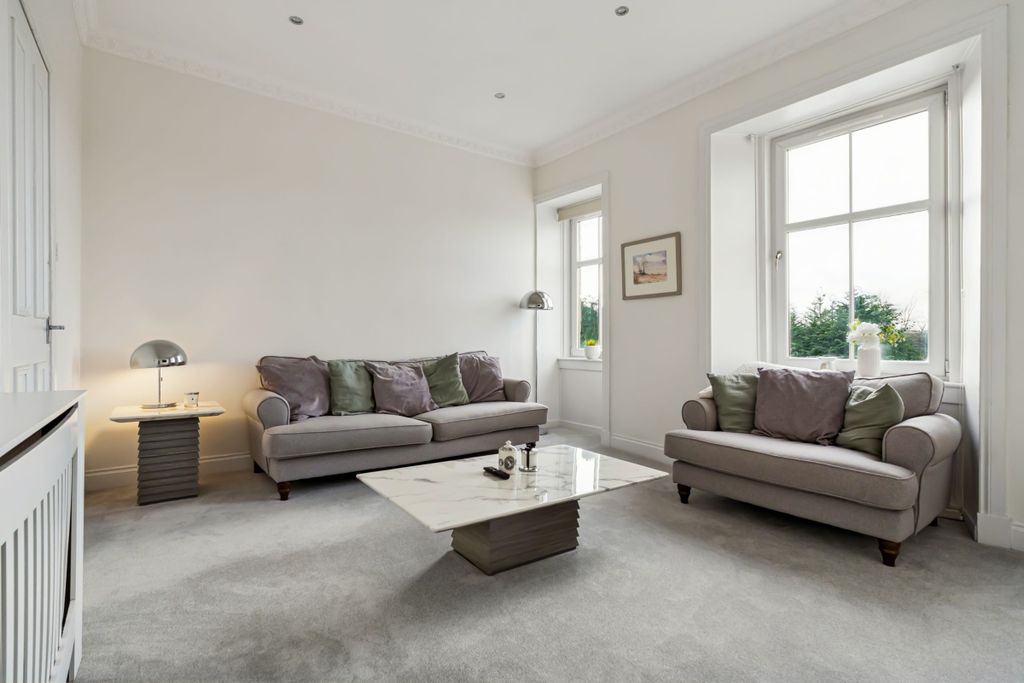 Property photo 3 of 32