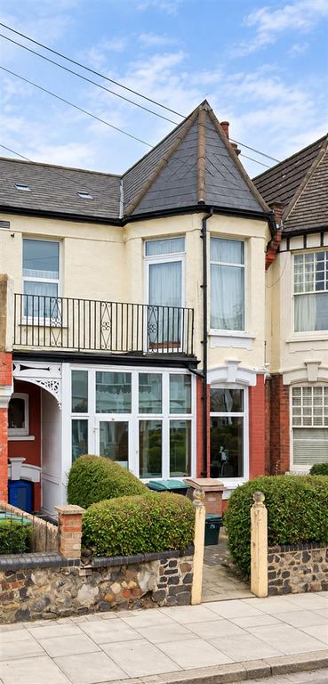 Property photo 1 of 1 Edwardian Terraced House With Hedges.Png