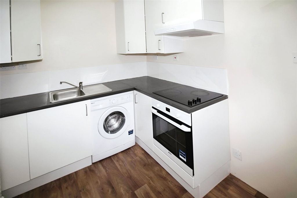 Property photo 2 of 8 Picture No. 11