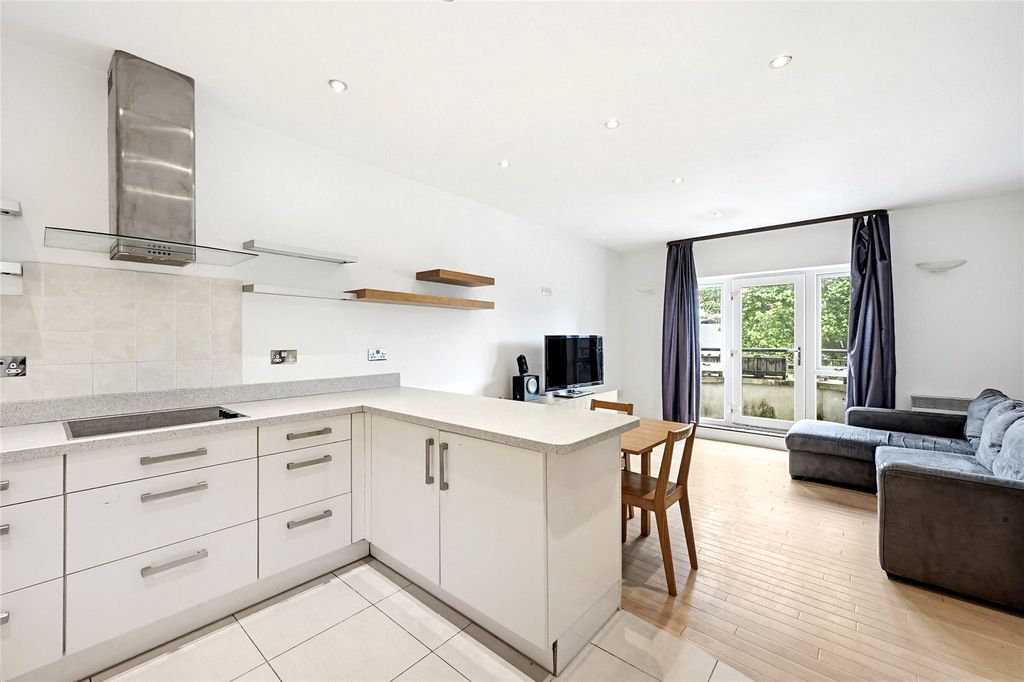 Property photo 1 of 13 Kitchen/Reception