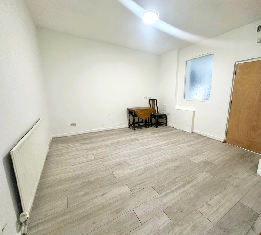 Property photo 2 of 6 1Cyk25Ln