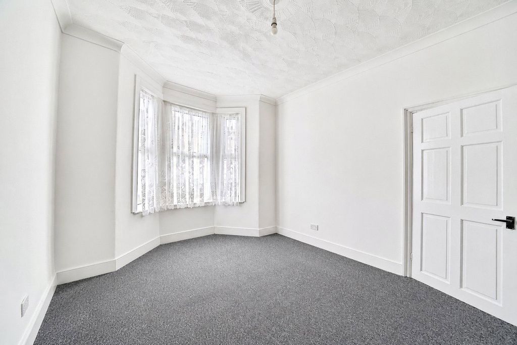 Property photo 2 of 34 Picture No. 55