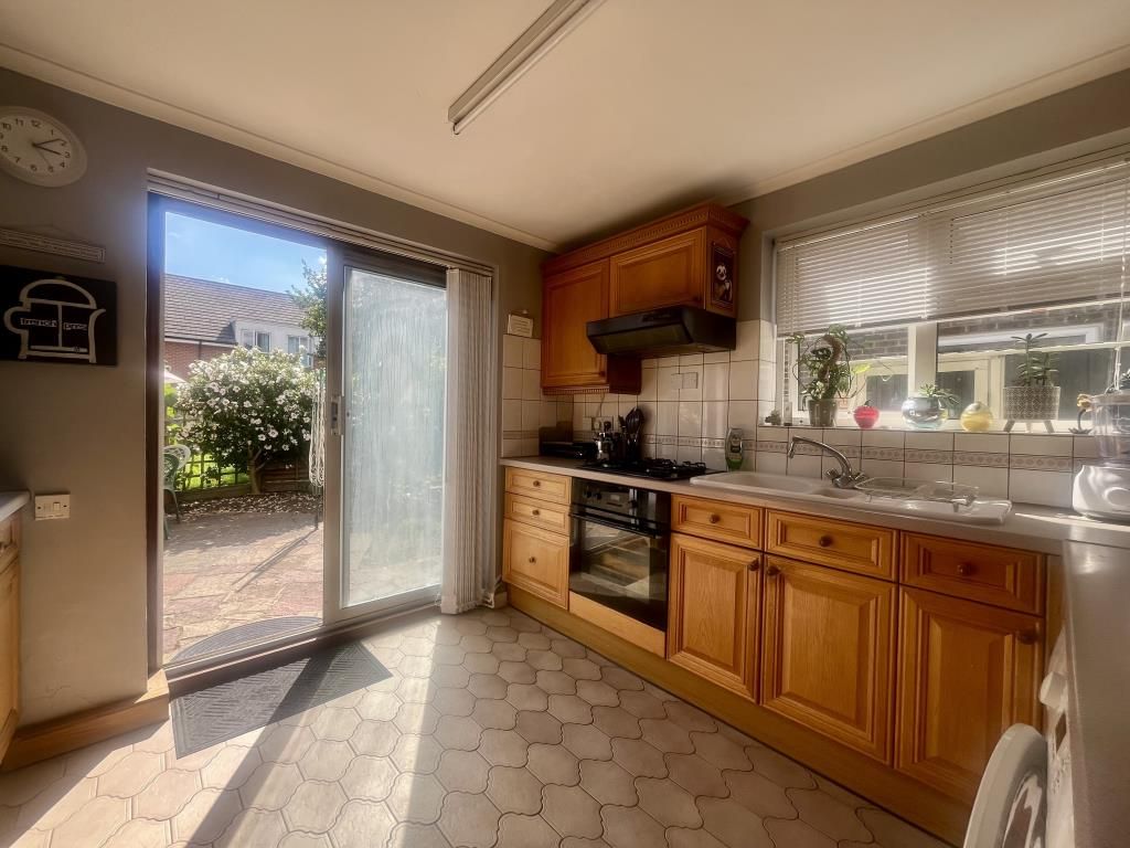 Property photo 2 of 7 Kitchen
