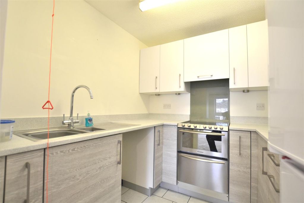 Property photo 3 of 14 Kitchen.Jpg