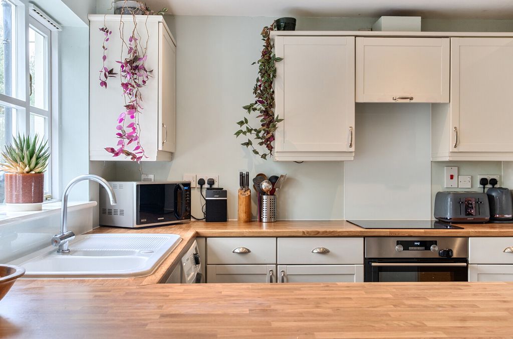 Property photo 2 of 17 Kitchen