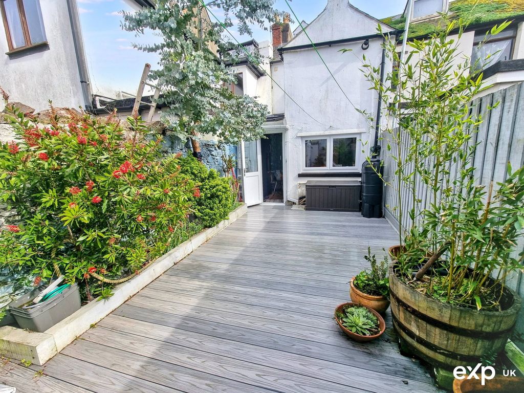 Property photo 2 of 24