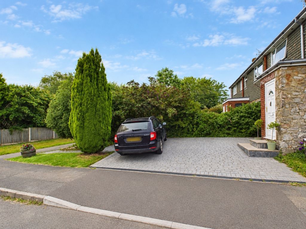 Property photo 2 of 17 Driveway Photo