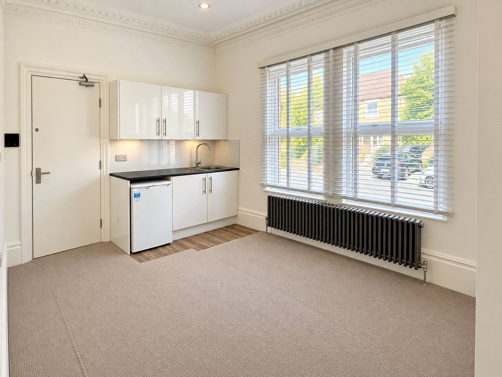 Property photo 2 of 11 Picture No. 13