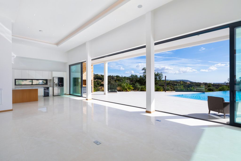 Property photo 2 of 26