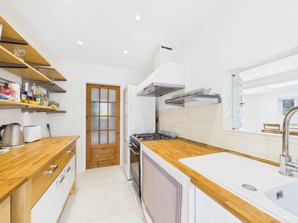 Property photo 3 of 13 Cam02841G0-Pr0073-Still011
