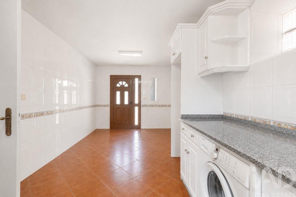 Property photo 3 of 25