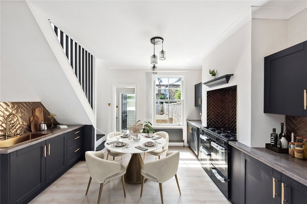 Property photo 2 of 12 Picture No. 24