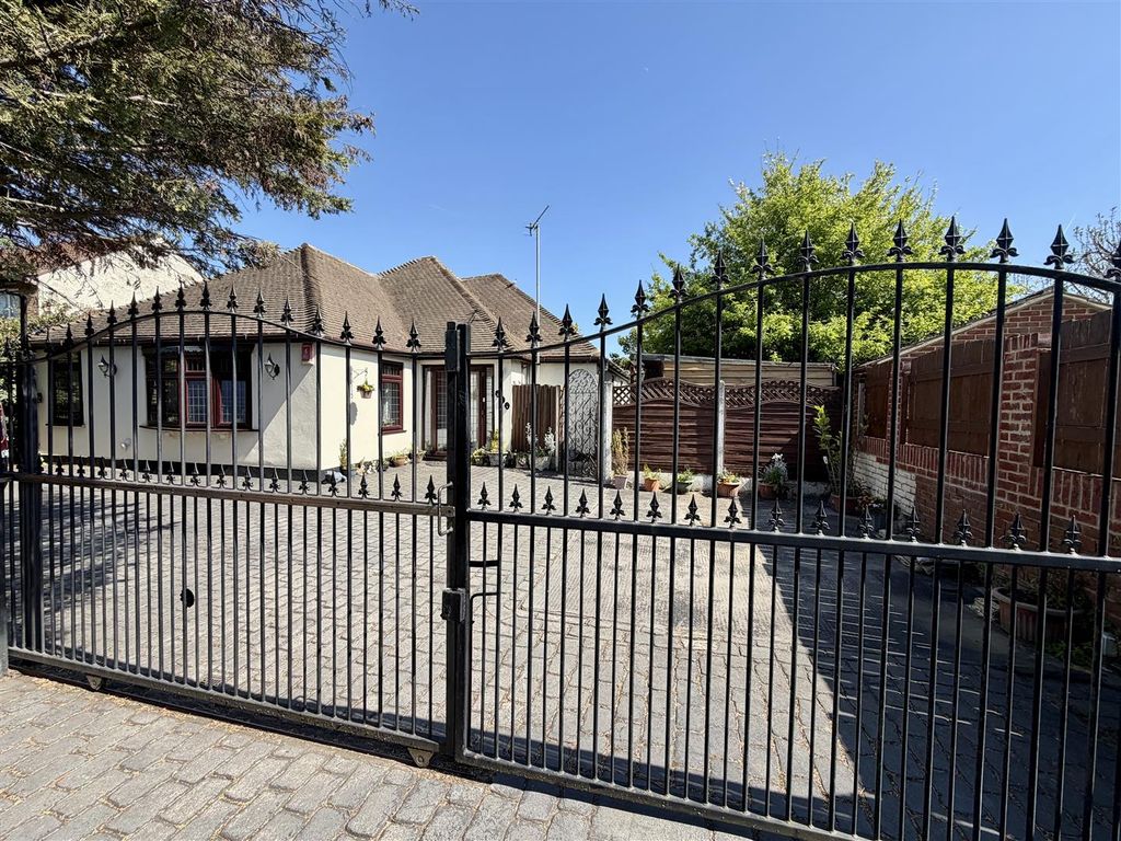 Property photo 1 of 20 External