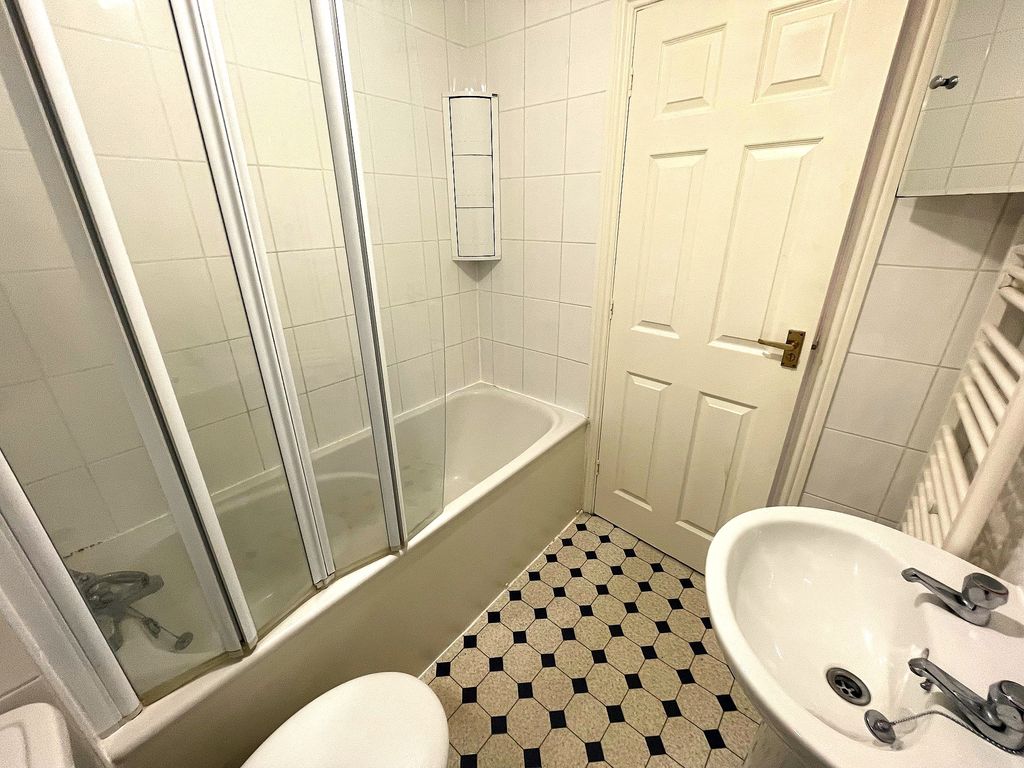 Additional image 6 of 2 bed flat to rentWarwick Street, Ryde PO33