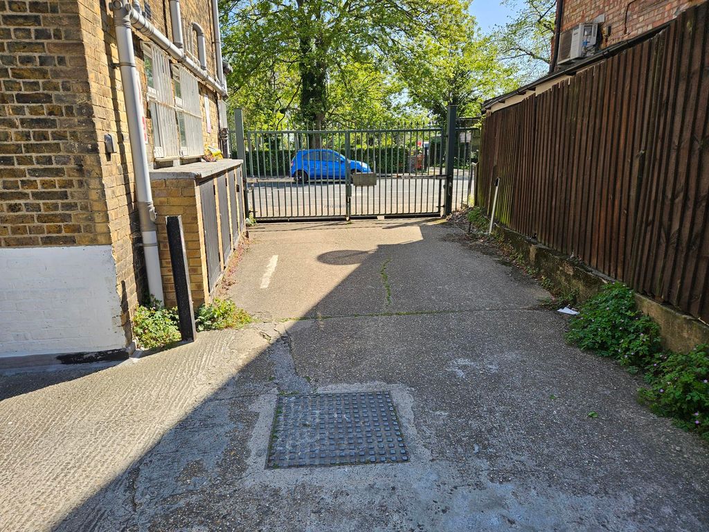 Property photo 3 of 3