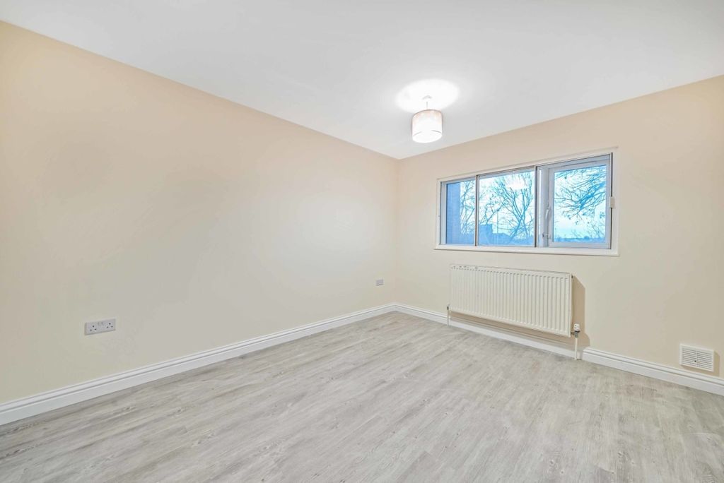 Property photo 3 of 5 1084812 (4)