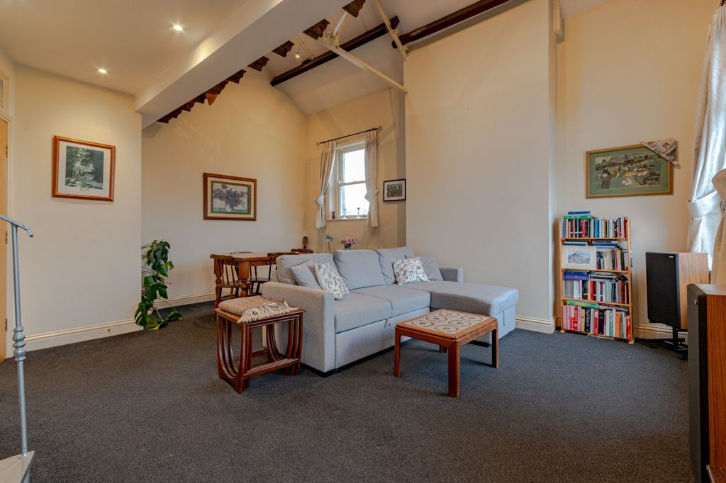 Property photo 2 of 9 Picture No. 23