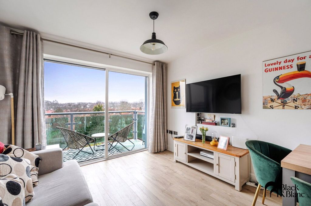 Property photo 3 of 15 Living Room