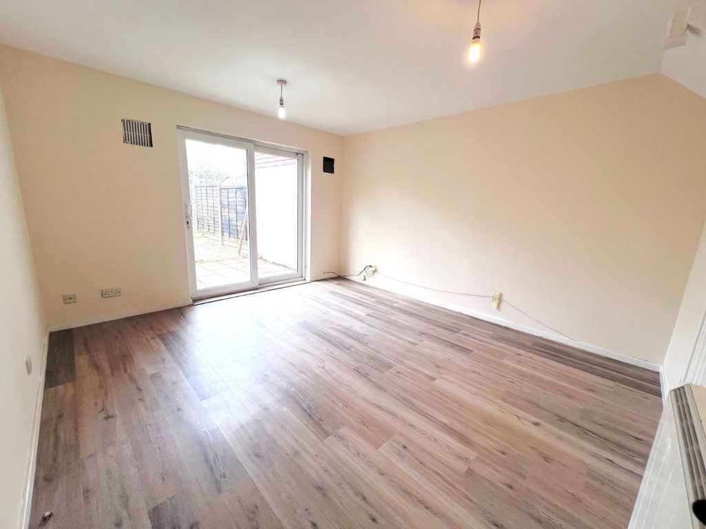 Property photo 3 of 8 Picture No. 02